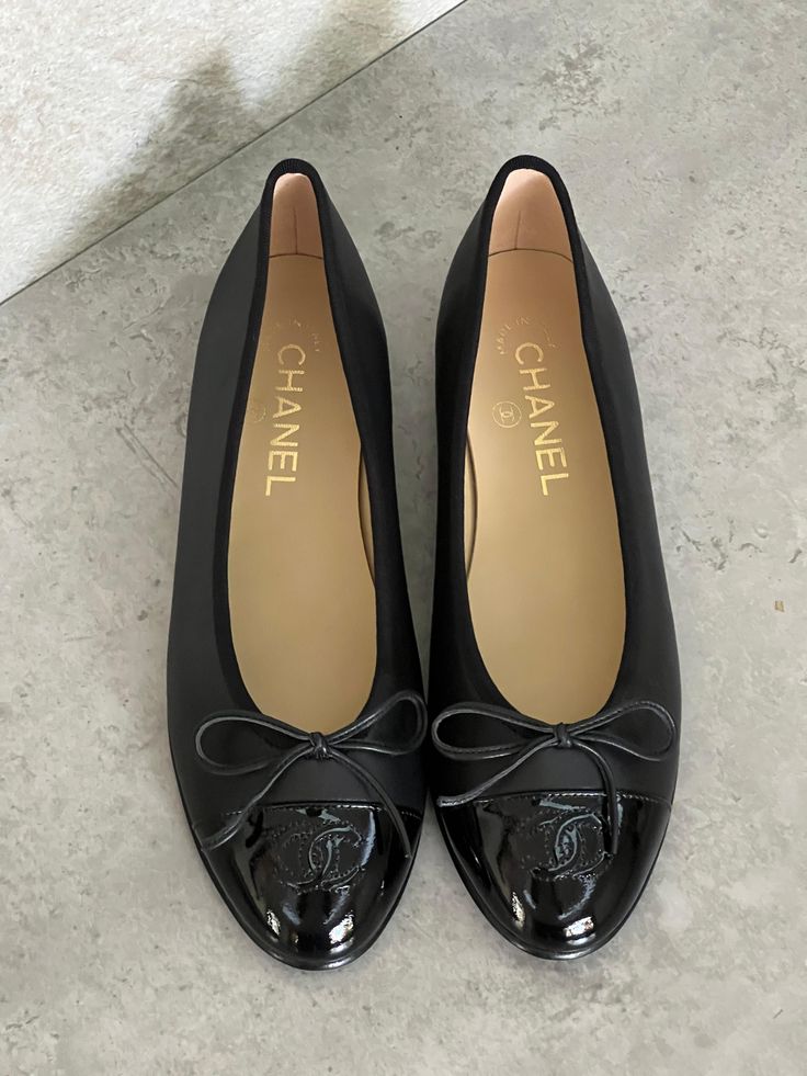 The Ballerine Two-Tone Cap-Toe Flats