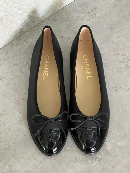 The Ballerine Two-Tone Cap-Toe Flats