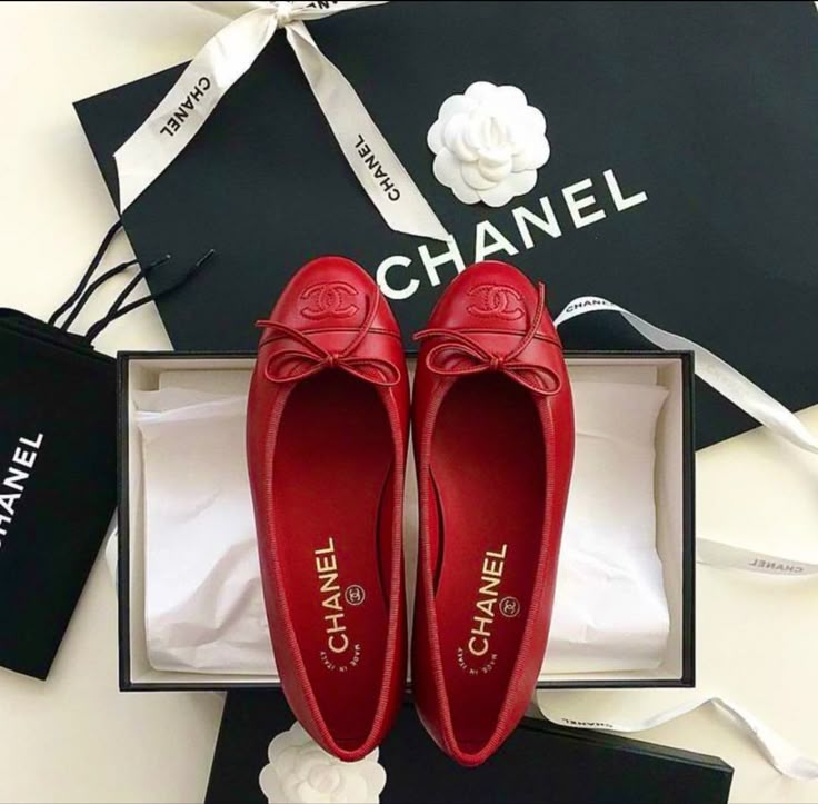 The Ballerine Two-Tone Cap-Toe Flats