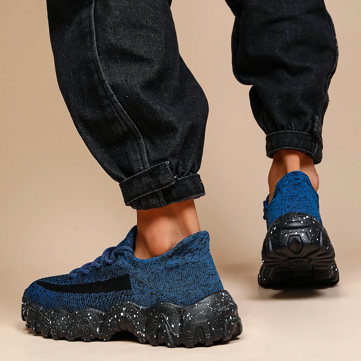 Nova Flyknit Sneakers