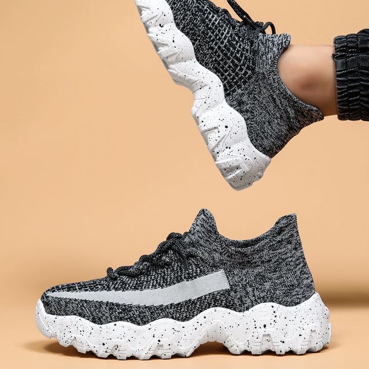 Nova Flyknit Sneakers