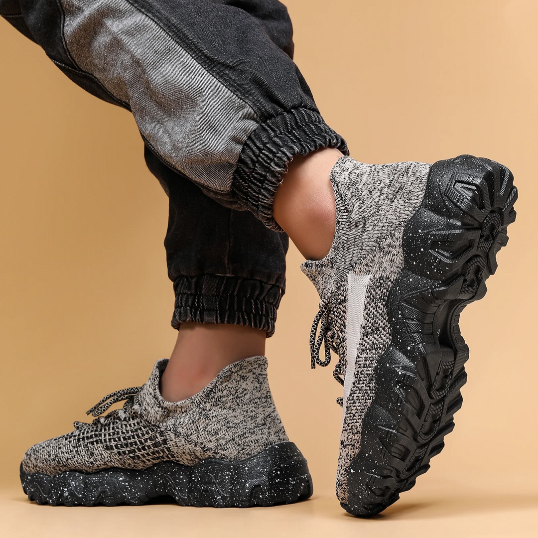 Nova Flyknit Sneakers