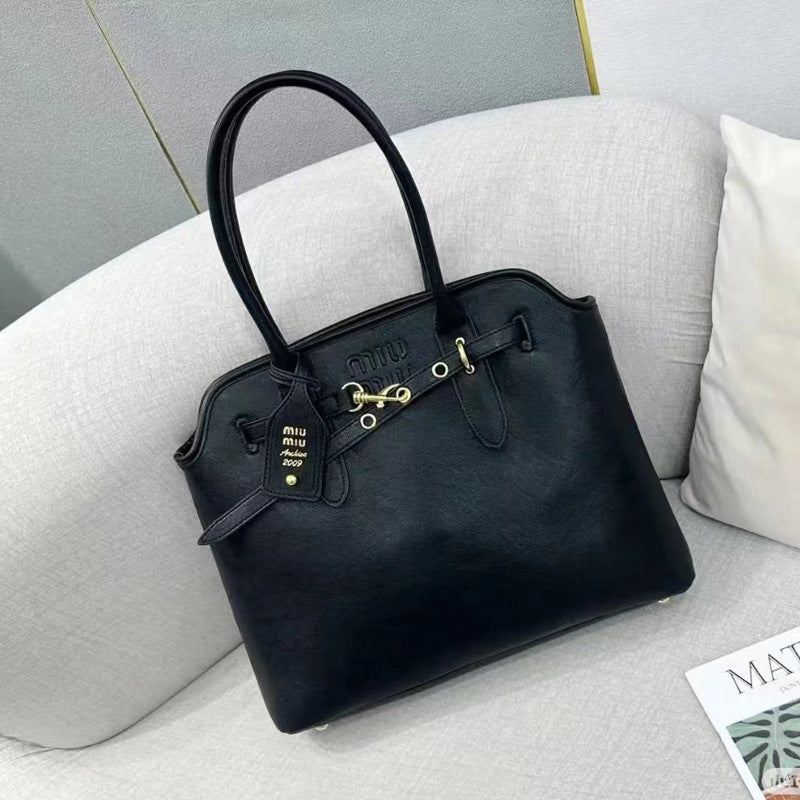 Aventure Tote — Premium Everyday Shoulder Bag