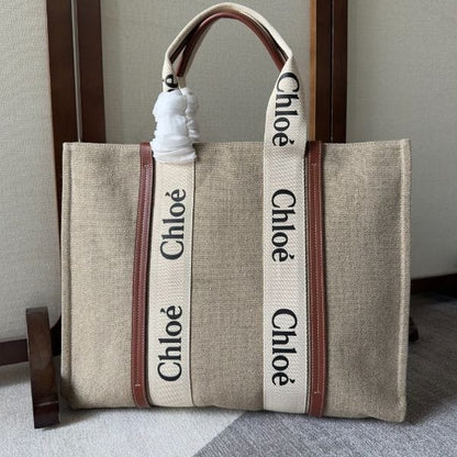 Woody Tote Bag – Elegant Daily Essential