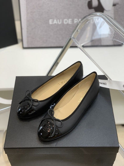 The Ballerine Two-Tone Cap-Toe Flats