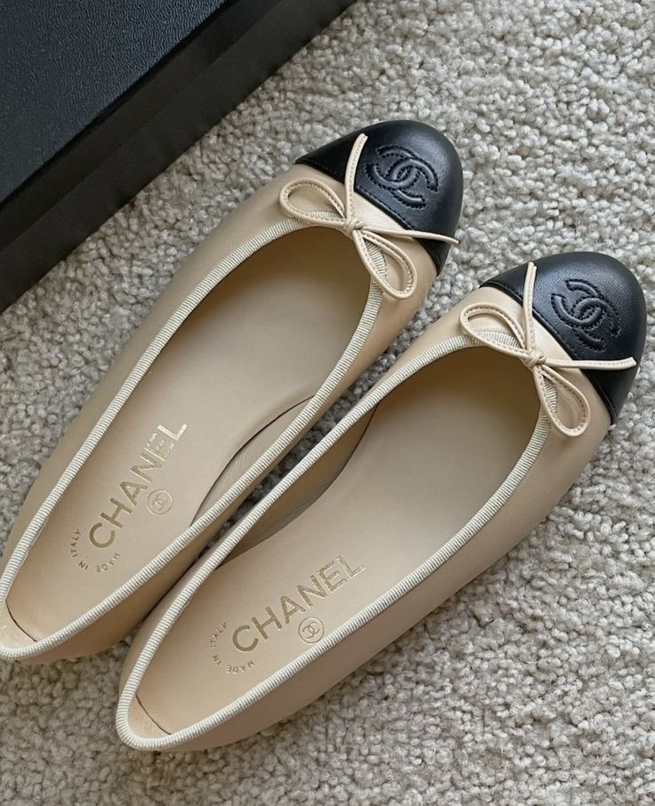 The Ballerine Two-Tone Cap-Toe Flats