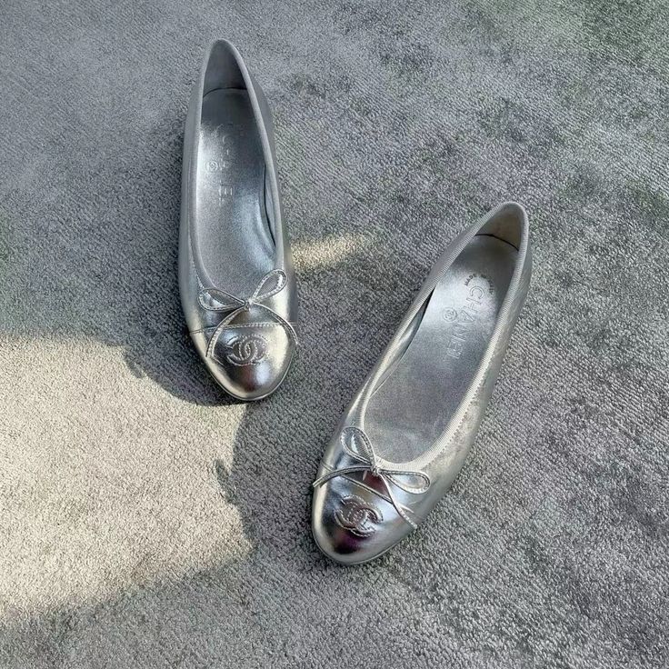 The Ballerine Two-Tone Cap-Toe Flats