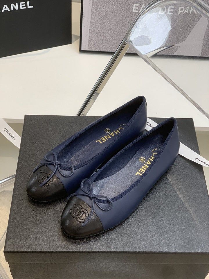 The Ballerine Two-Tone Cap-Toe Flats