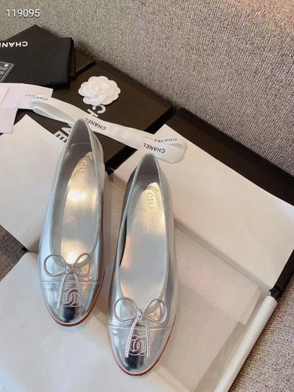 The Ballerine Two-Tone Cap-Toe Flats